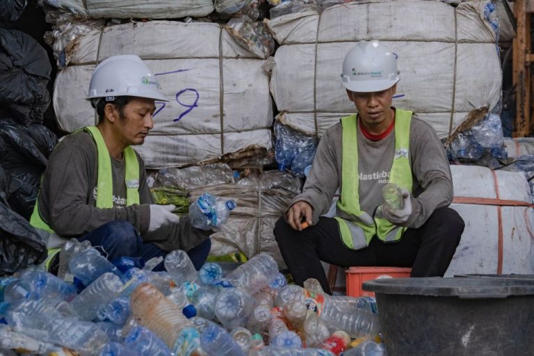 Members at Collection Branch in Indonesia Sorting Plastic_June 2023